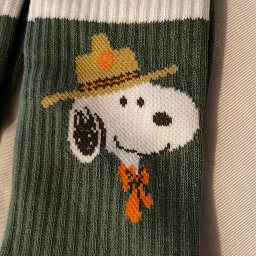 NWT Hallmark Peanuts Beagle Scouts / Beaglescout Snoopy Crew Socks - Picture 2 of 5